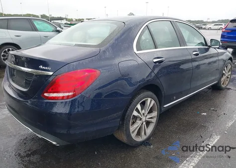 2015 Mercedes-Benz C 300 4Matic z USA, uszkodzony, nr VIN 55SWF4KB4FU088140